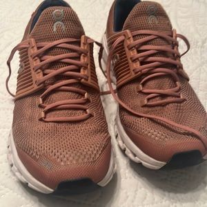 On cloud rose gold running shoes size 9.5